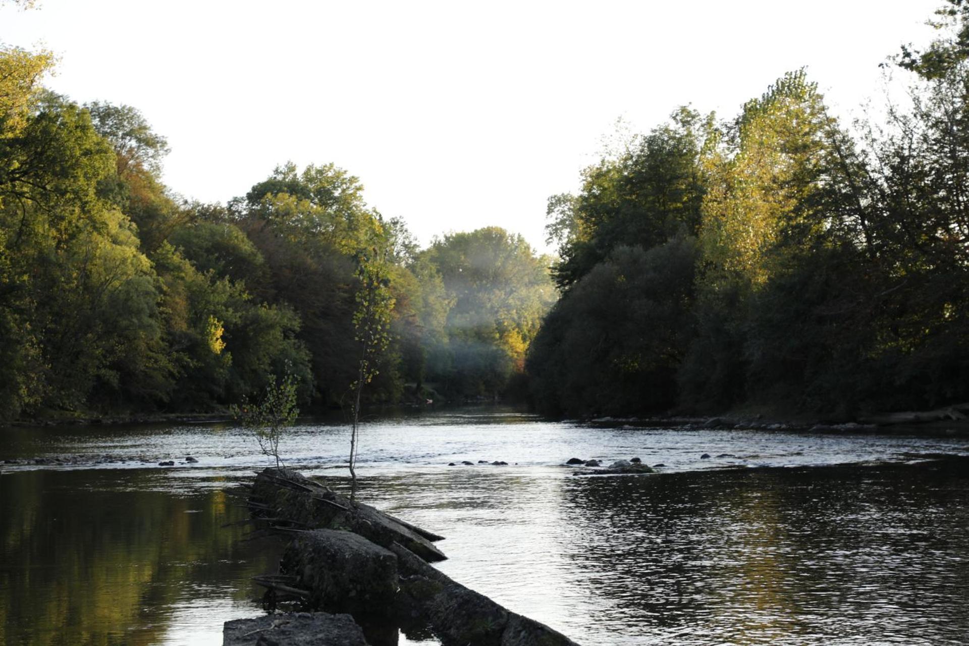 Готель French Correze Moulin Bleu Saint-Pantaleon-de-Larche Екстер'єр фото