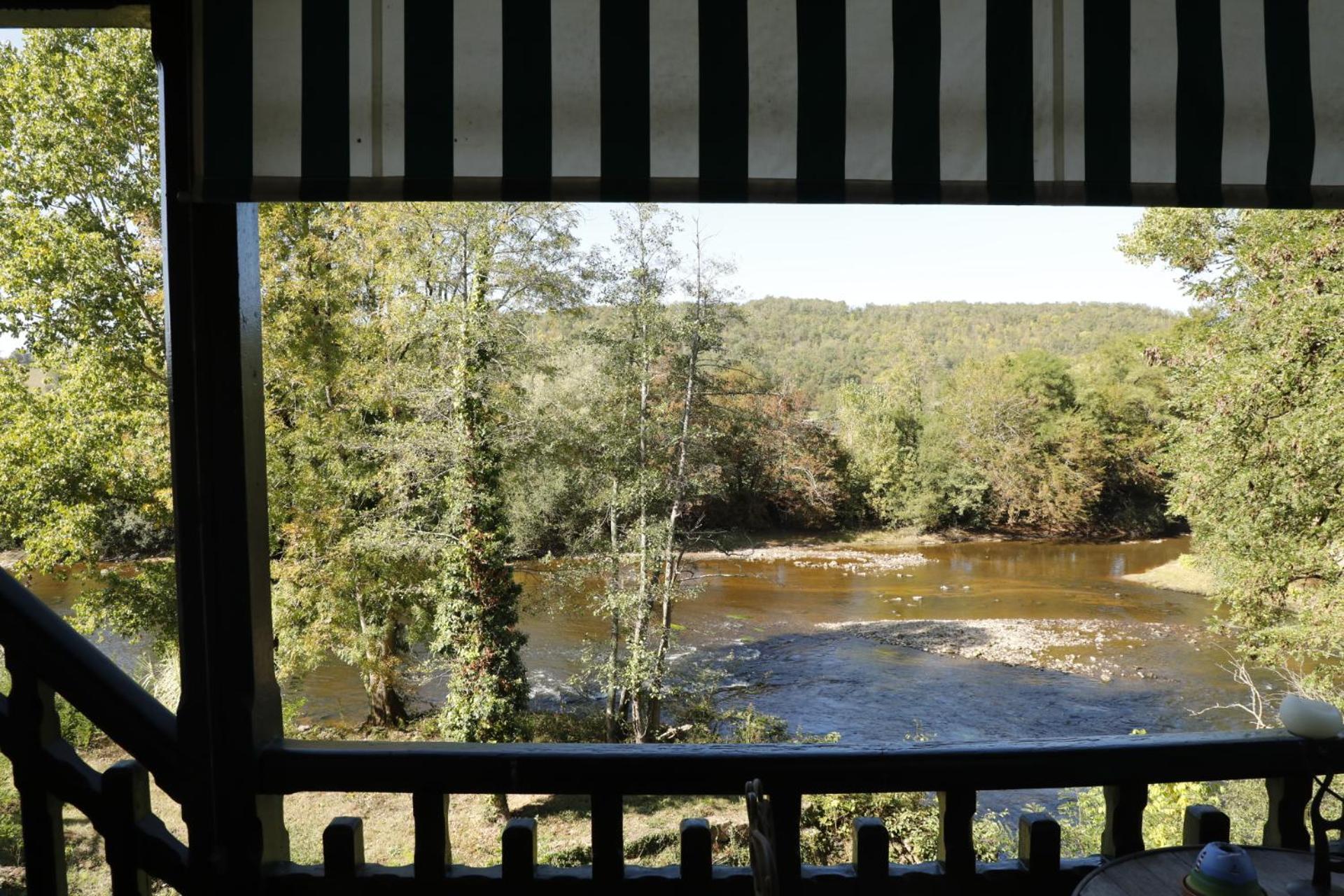 Готель French Correze Moulin Bleu Saint-Pantaleon-de-Larche Екстер'єр фото